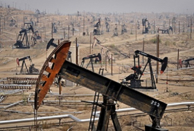 Рост числа буровых установок в США удешевляет нефть